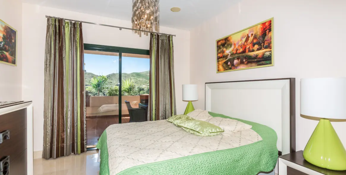 Short-term rent of middle floor apartment in Benahavís 7