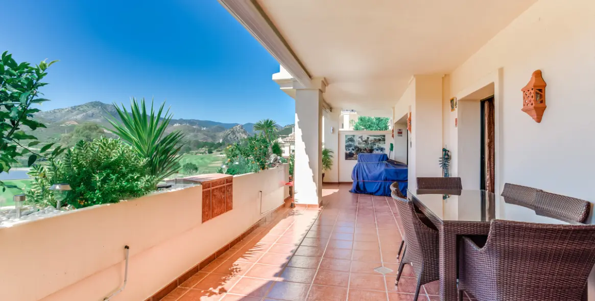 Short-term rent of middle floor apartment in Benahavís 9