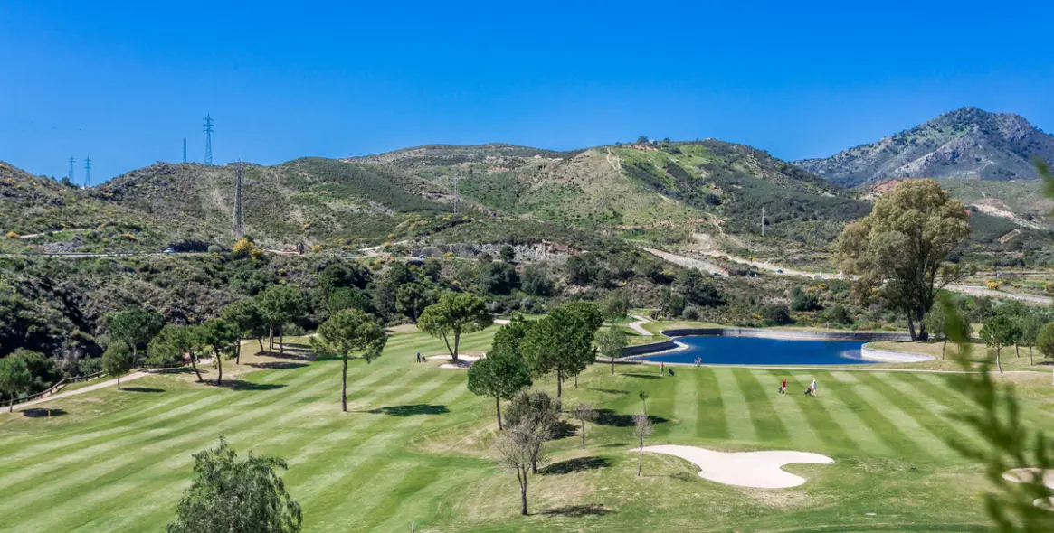 Short-term rent of middle floor apartment in Benahavís 10