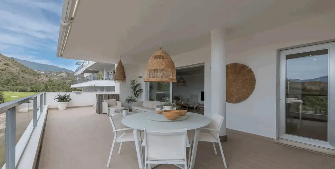 Alquiler a corto plazo de apartamento en planta baja en Benahavís 4