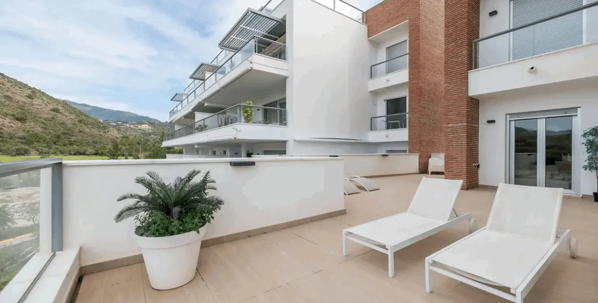 Alquiler a corto plazo de apartamento en planta baja en Benahavís 5