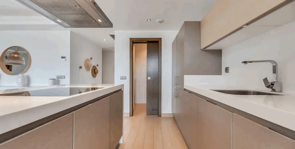 Alquiler a corto plazo de apartamento en planta baja en Benahavís 16