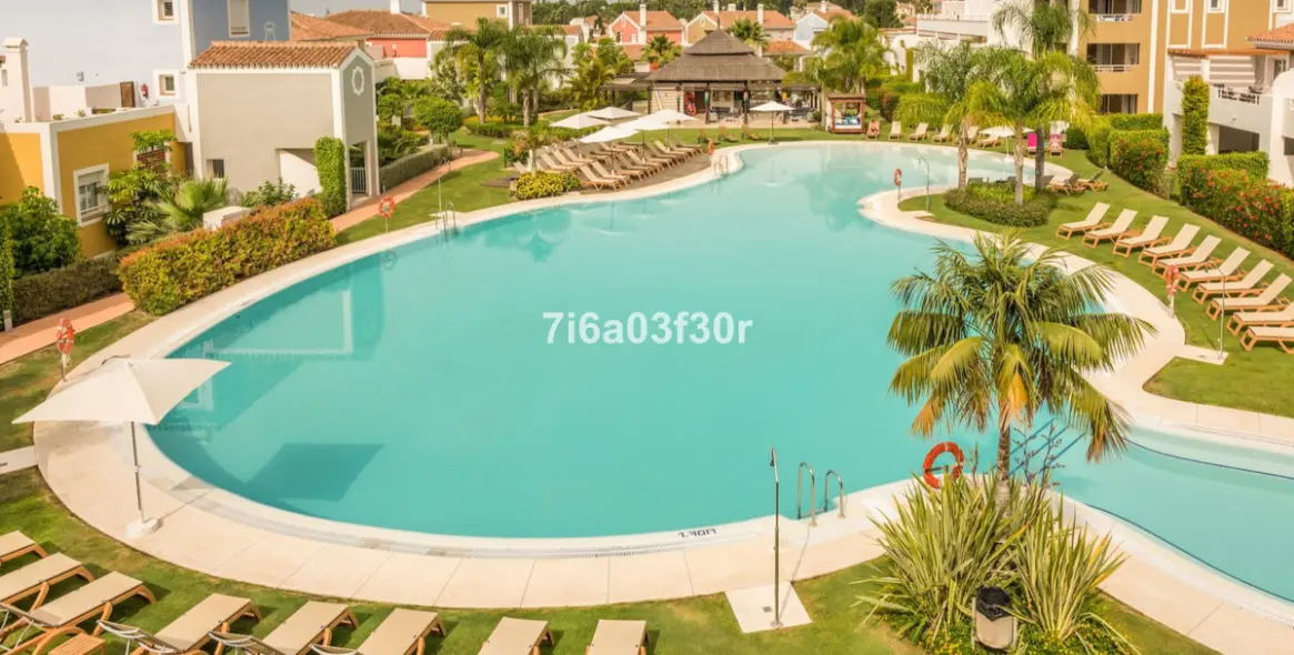 Short-term rent of penthouse in New Golden Mile 1