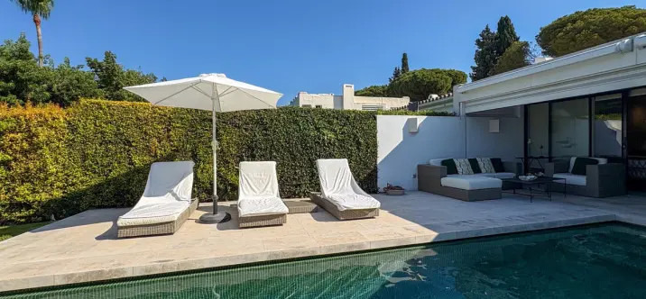 Краткосрочная аренда  отдельно стоящей виллы в Nueva Andalucía 0