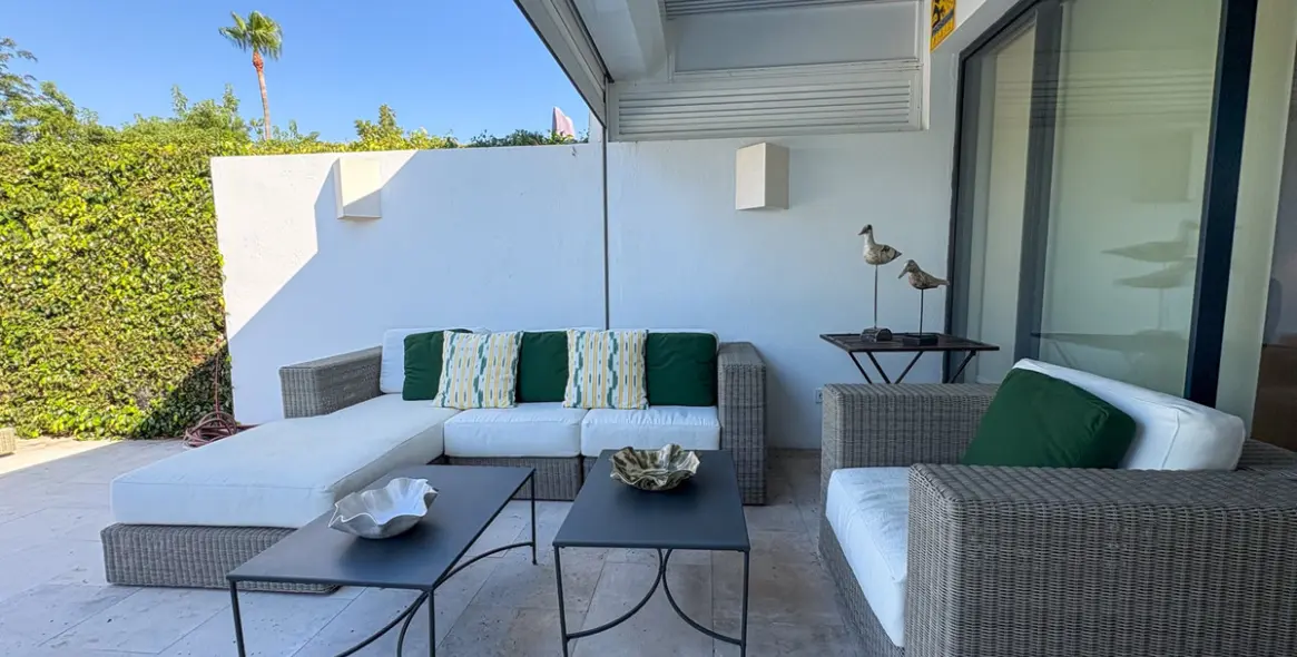 Alquiler a corto plazo de villa independiente en Nueva Andalucía 2