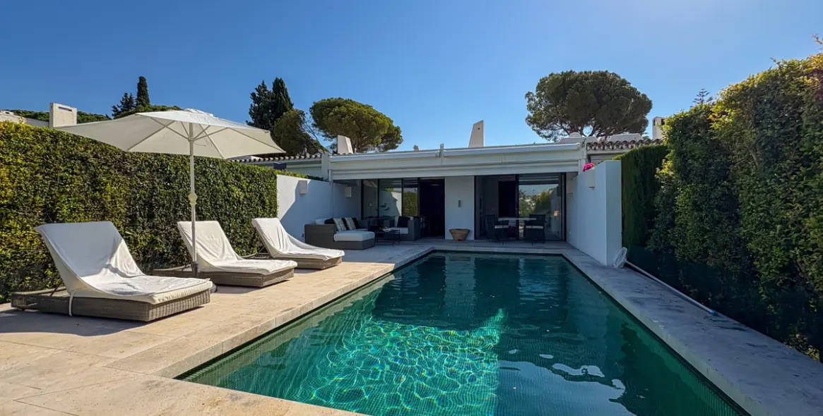 Alquiler a corto plazo de villa independiente en Nueva Andalucía 18