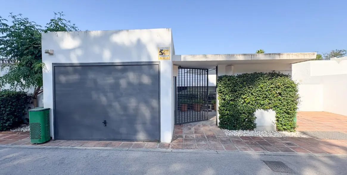 Long-term rent of detached villa in Nueva Andalucía 23