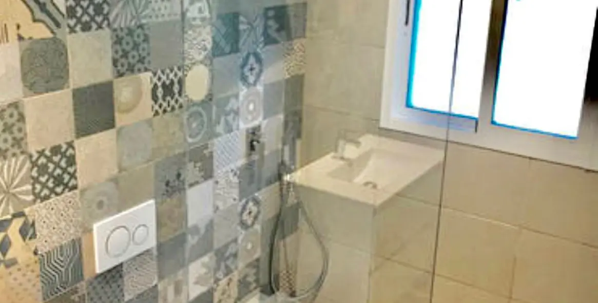 Alquiler a corto plazo de apartamento en planta baja en El Paraiso 6