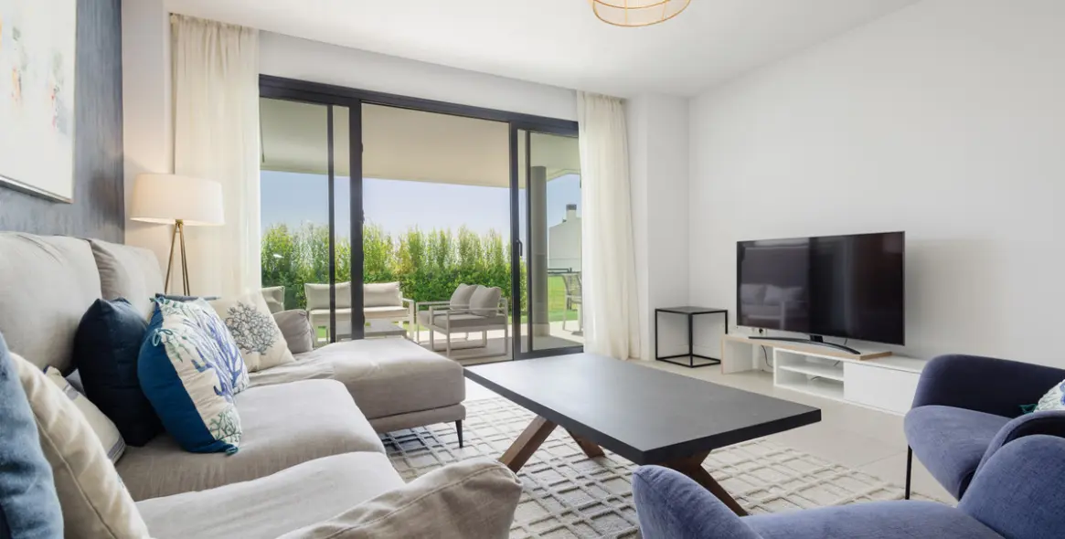 Long-term rent of middle floor apartment in Estepona 1