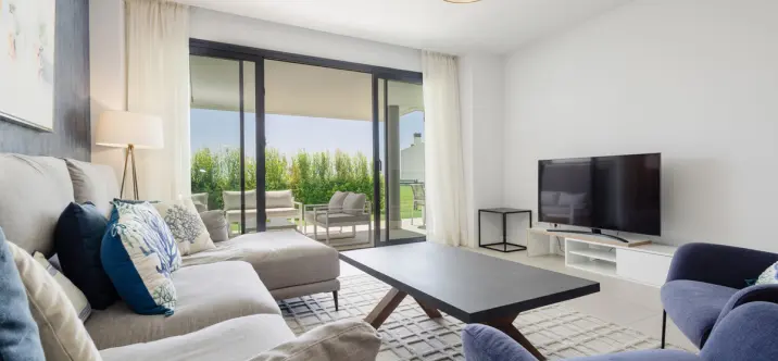 Long-term rent of middle floor apartment in Estepona 0