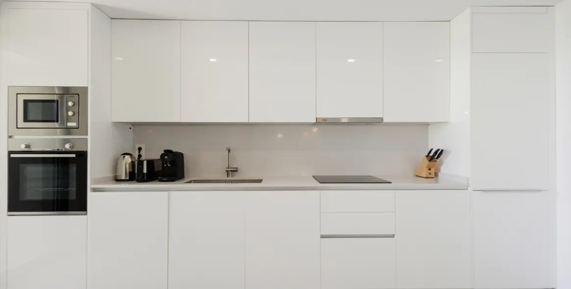 Long-term rent of middle floor apartment in Estepona 3