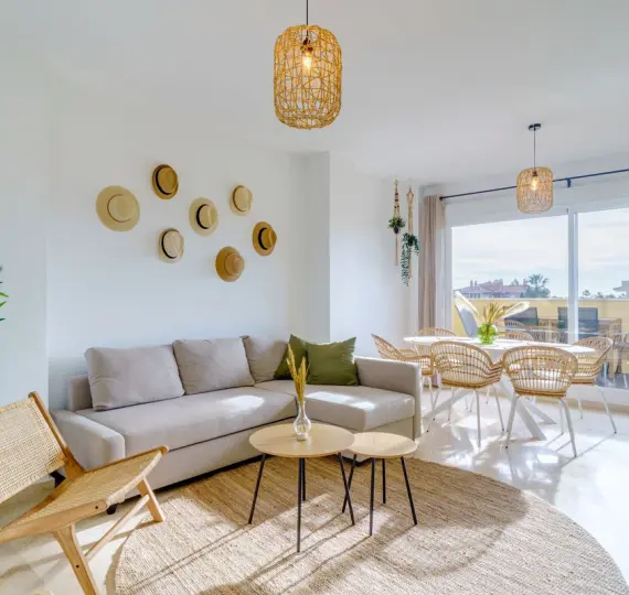 Краткосрочная аренда апартаментов на среднем этаже в Los Prados