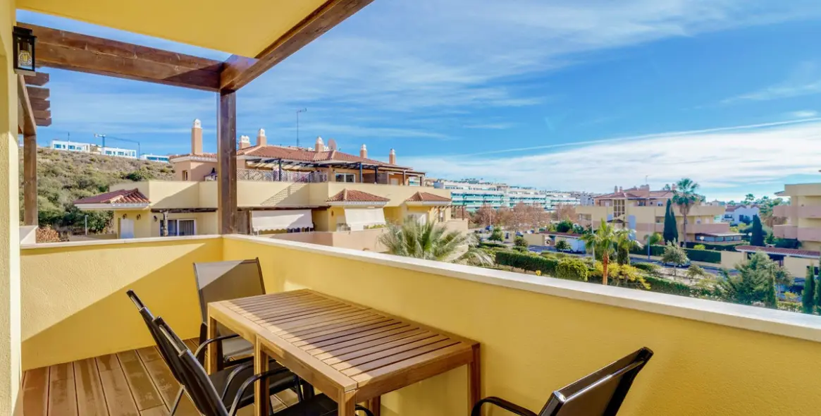 Краткосрочная аренда апартаментов на среднем этаже в Los Prados 2