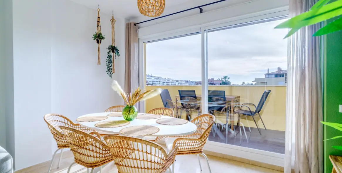 Краткосрочная аренда апартаментов на среднем этаже в Los Prados 3