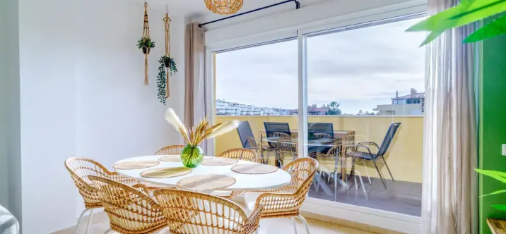 Краткосрочная аренда апартаментов на среднем этаже в Los Prados 2