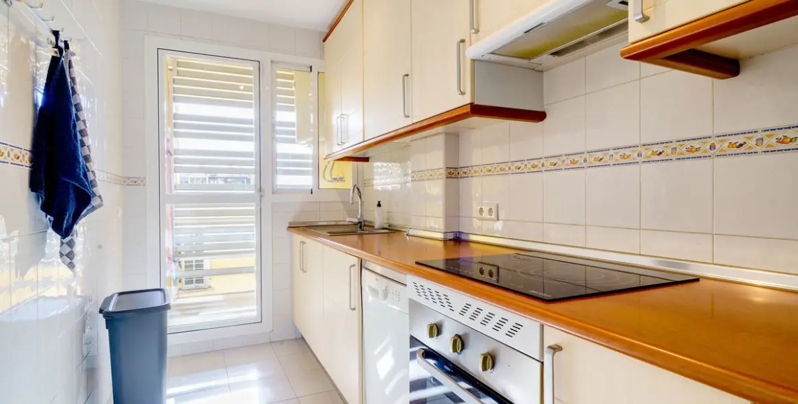 Краткосрочная аренда апартаментов на среднем этаже в Los Prados 5