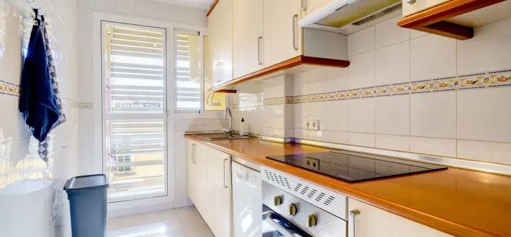 Краткосрочная аренда апартаментов на среднем этаже в Los Prados 4