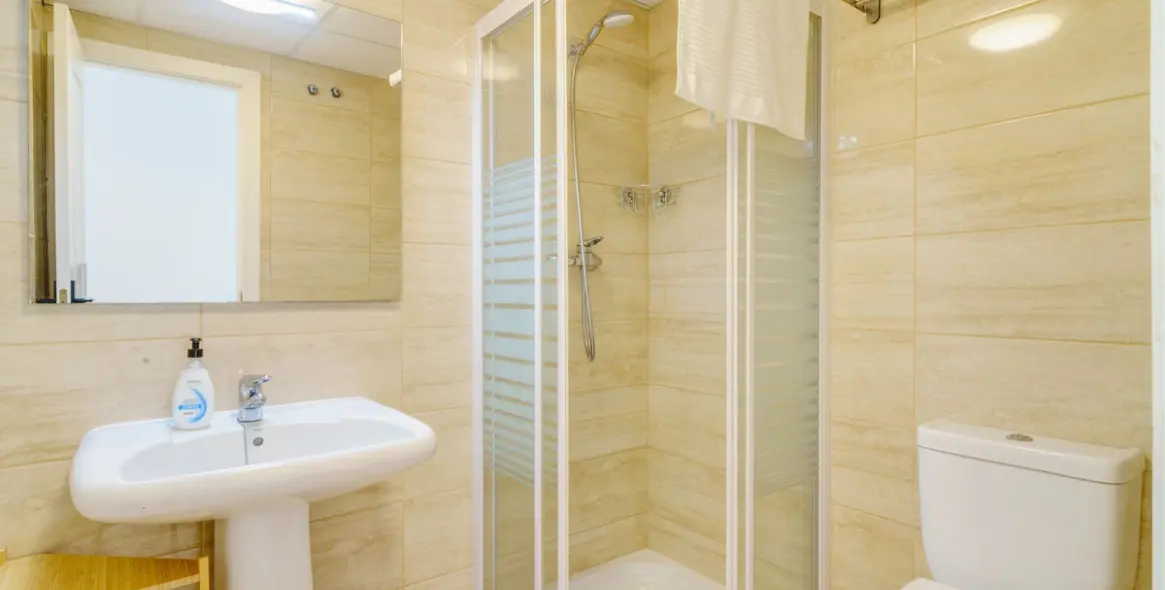 Краткосрочная аренда апартаментов на среднем этаже в Los Prados 12