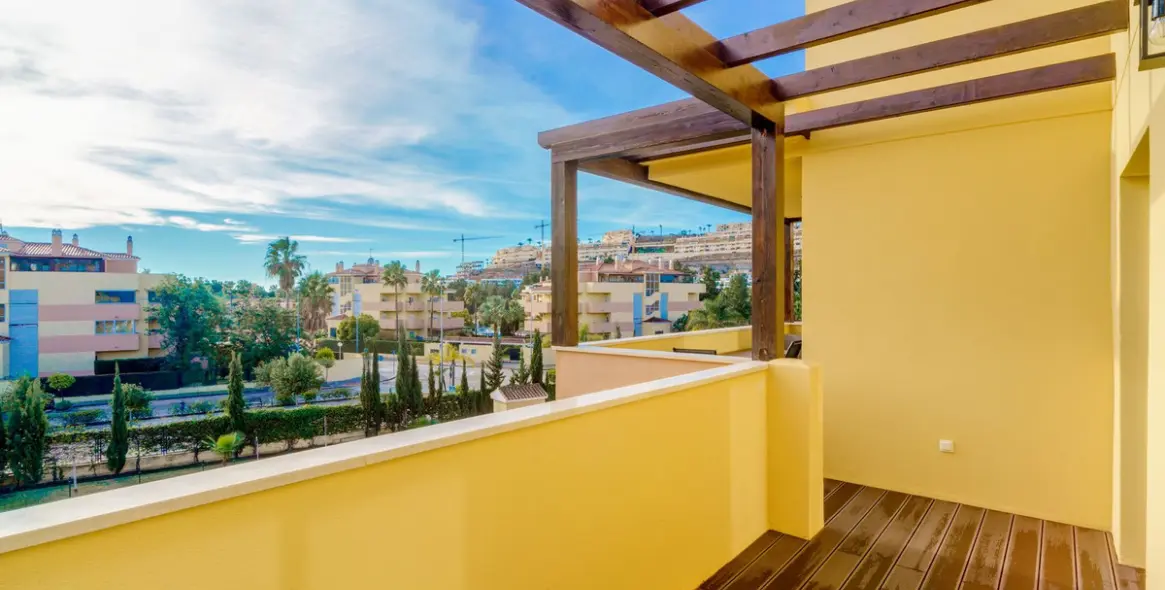 Краткосрочная аренда апартаментов на среднем этаже в Los Prados 13