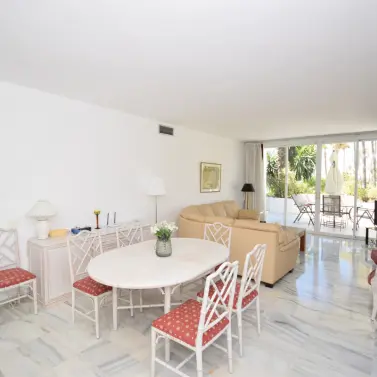 Alquiler a corto plazo de apartamento en planta baja en Estepona