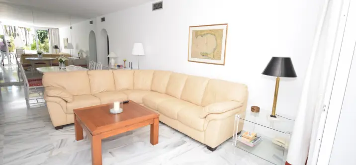 Alquiler a corto plazo de apartamento en planta baja en Estepona 4