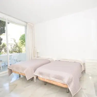 Alquiler a corto plazo de apartamento en planta baja en Estepona