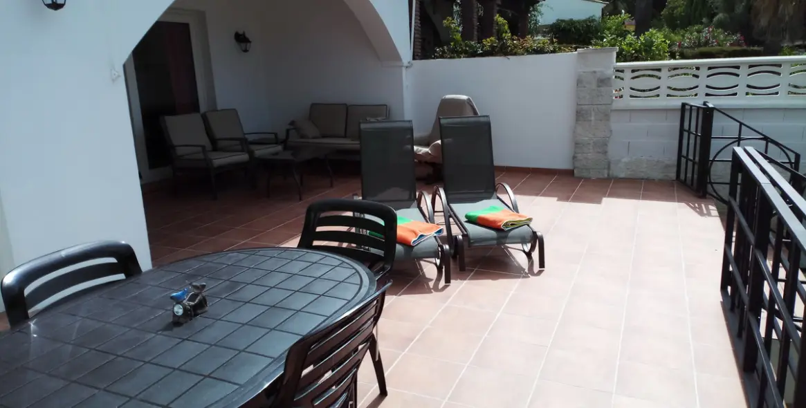 Краткосрочная аренда  отдельно стоящей виллы в Artola 3