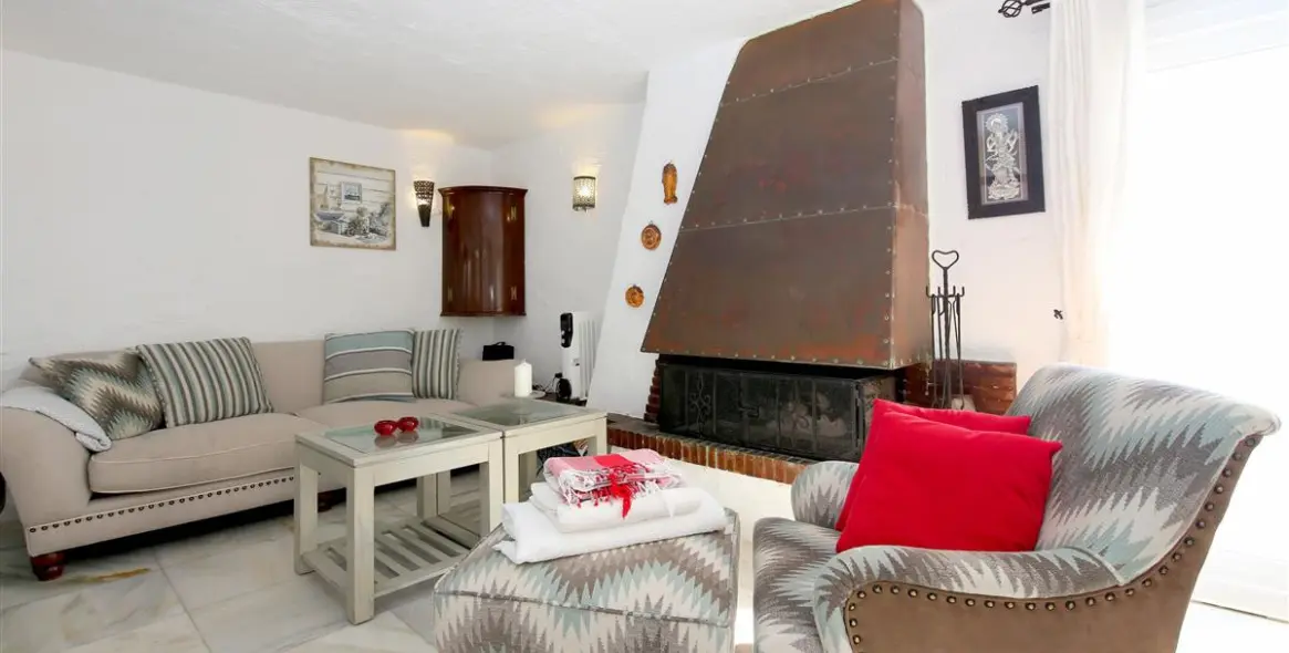 Short-term rent of townhouse in Estepona 3