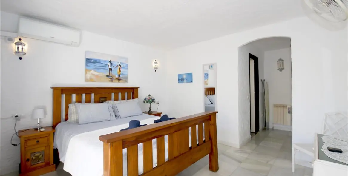 Short-term rent of townhouse in Estepona 17