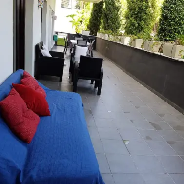 Alquiler a corto plazo de apartamento en planta baja en Estepona