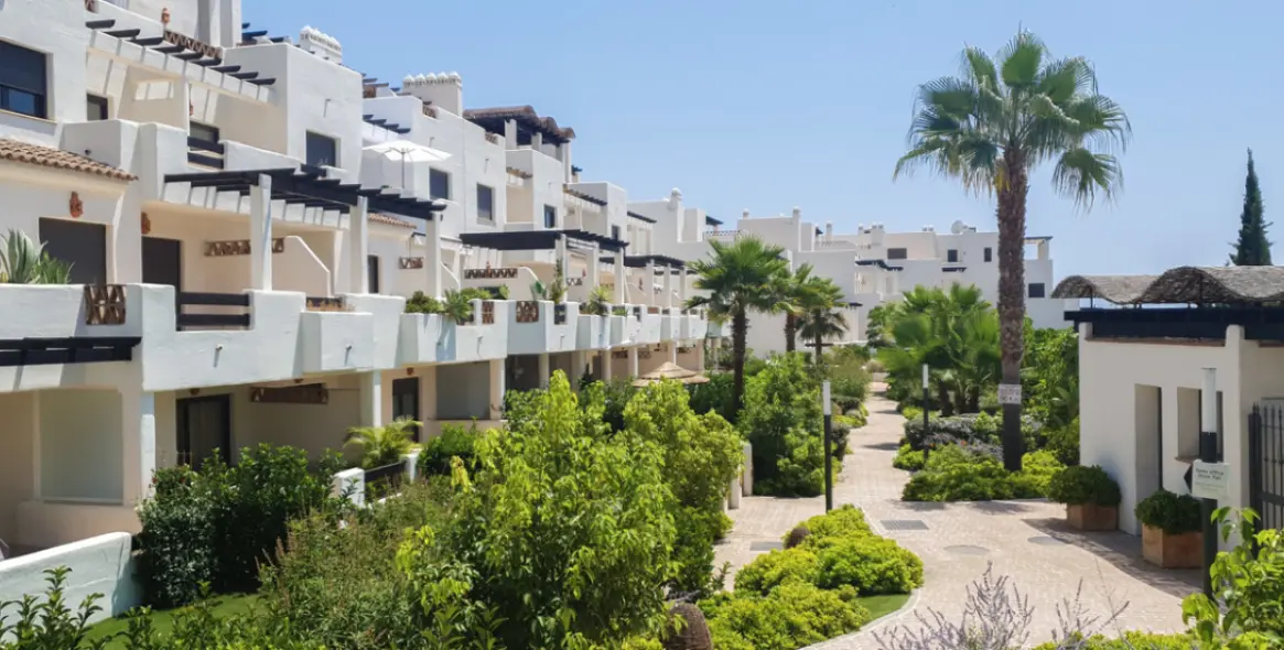 Short-term rent of penthouse in Estepona 1