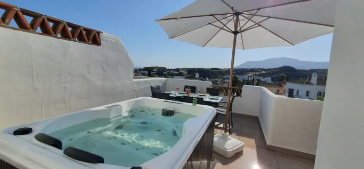 Short-term rent of penthouse in Estepona 2