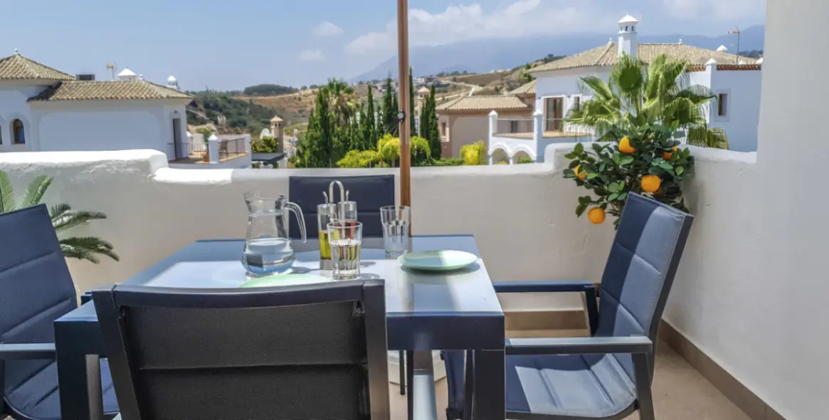 Short-term rent of penthouse in Estepona 11