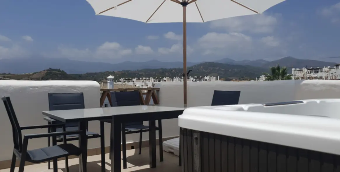Short-term rent of penthouse in Estepona 35