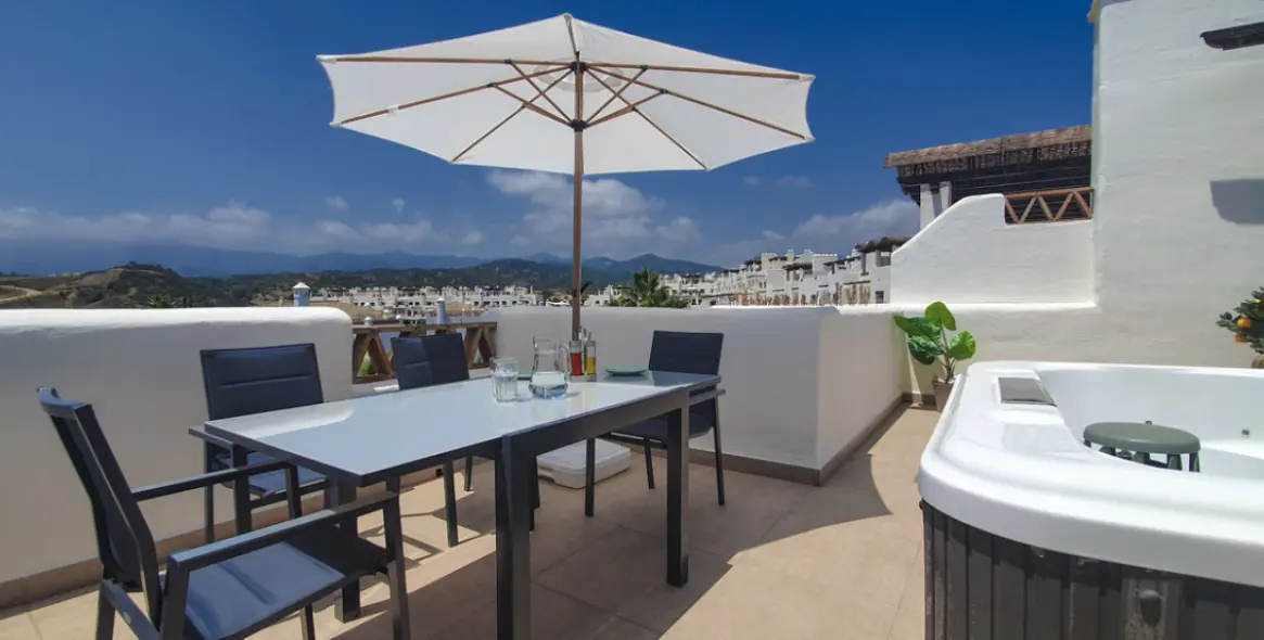 Short-term rent of penthouse in Estepona 38
