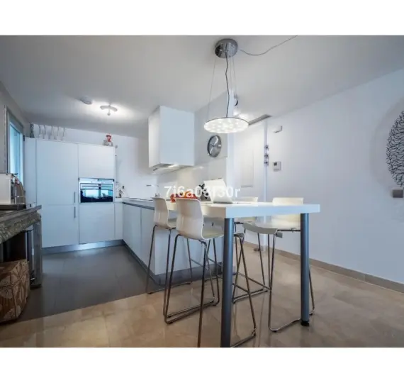 Alquiler a corto plazo de apartamento en planta media en San Pedro de Alcántara