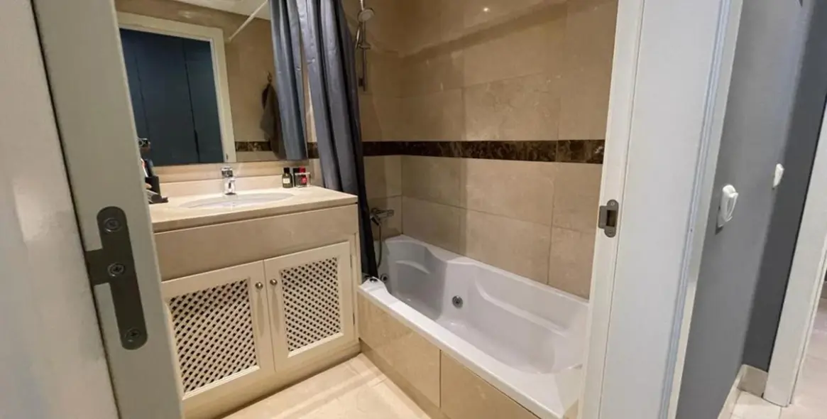 Short-term rent of ground floor apartment in Estepona 9