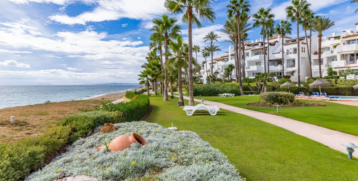 Short-term rent of ground floor apartment in Estepona 19