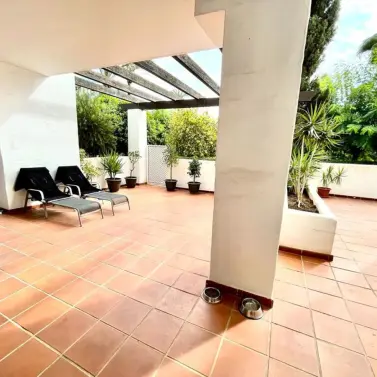 Alquiler a corto plazo de apartamento en planta baja en Estepona