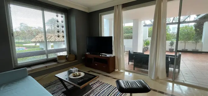 Alquiler a corto plazo de apartamento en planta baja en Estepona 4