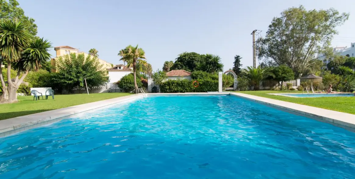 Alquiler a corto plazo de ático en Puerto Banús 10