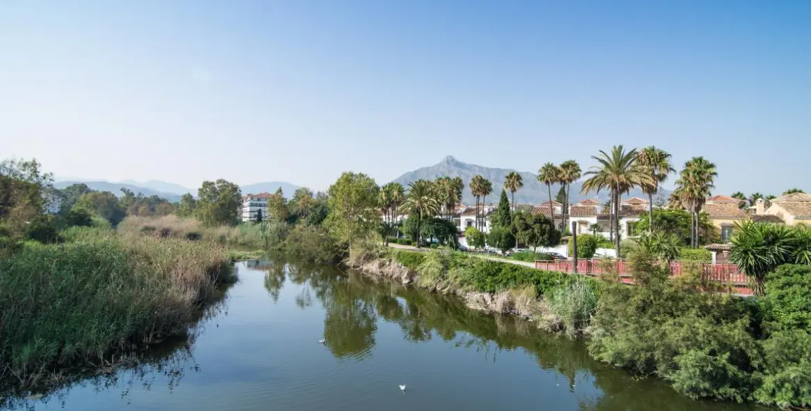 Short-term rent of penthouse in Puerto Banús 23