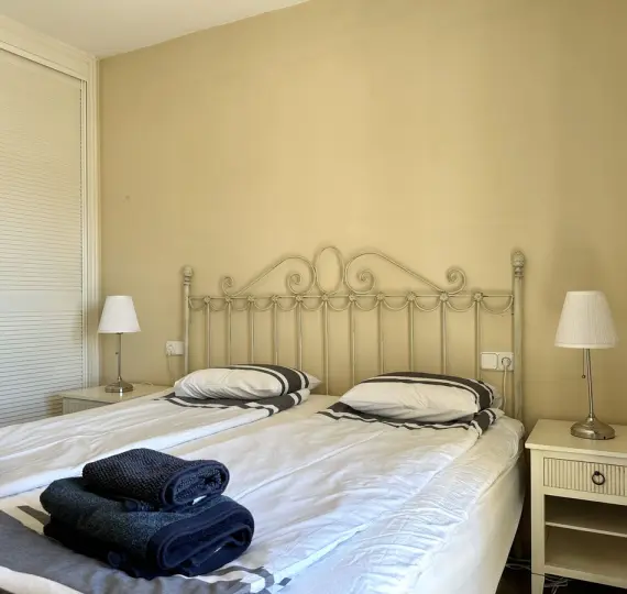 Alquiler a corto plazo de apartamento en planta media en San Pedro de Alcántara