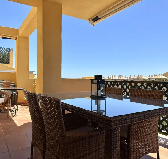 Alquiler a corto plazo de apartamento en planta media en San Pedro de Alcántara