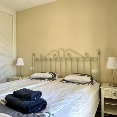 Краткосрочная аренда апартаментов на среднем этаже в San Pedro de Alcántara