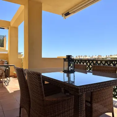 Краткосрочная аренда апартаментов на среднем этаже в San Pedro de Alcántara