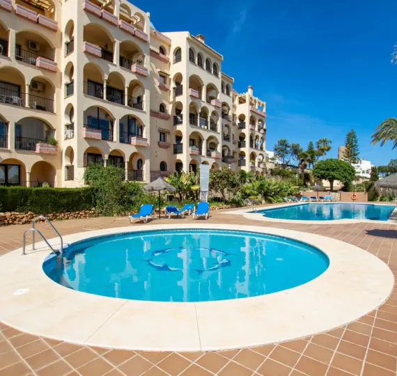 Долгосрочная аренда апартаментов на среднем этаже в Torrenueva