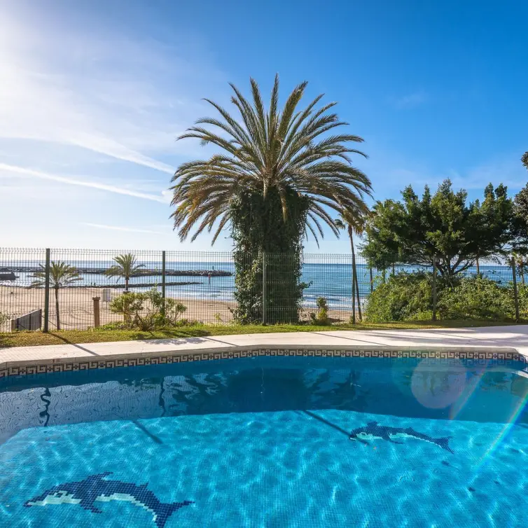 Venta de apartamento en planta media en Marbella