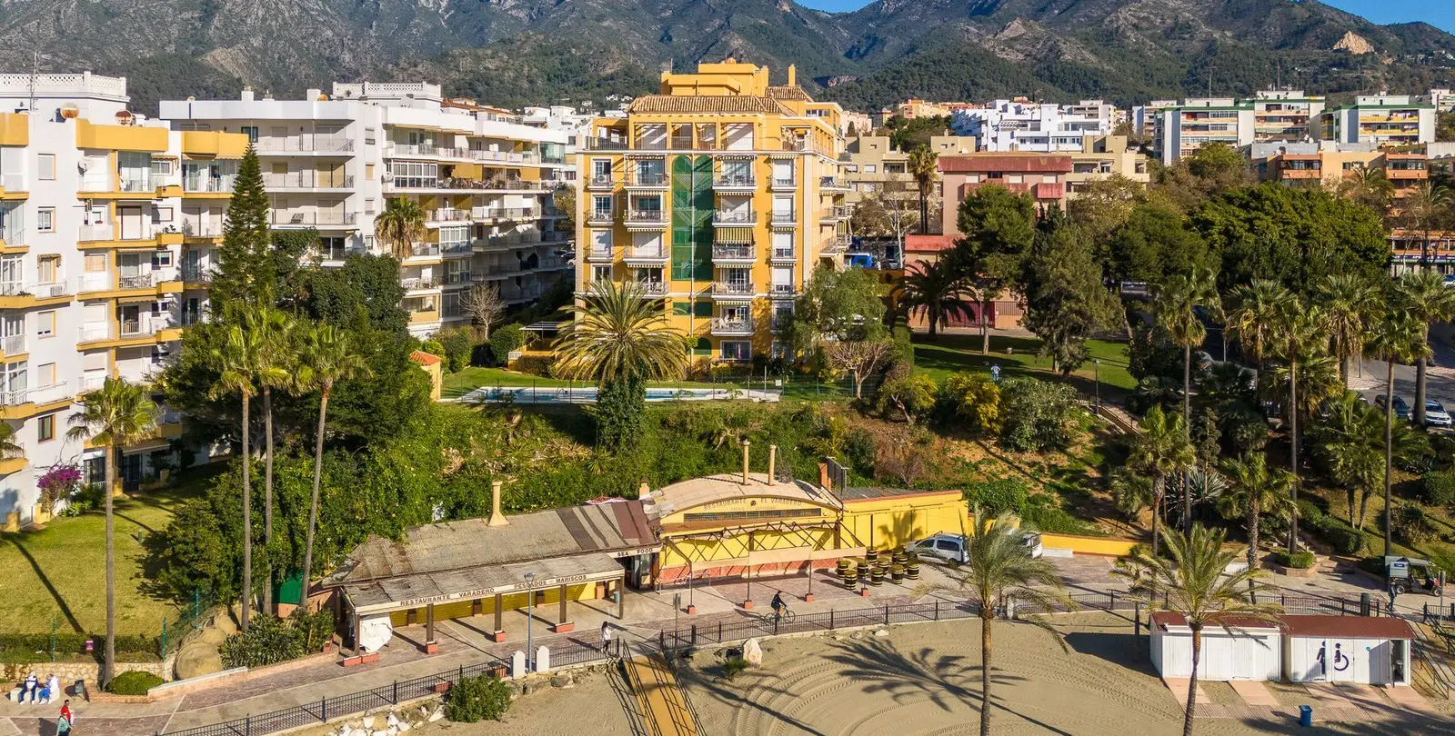 Venta de apartamento en planta media en Marbella 2