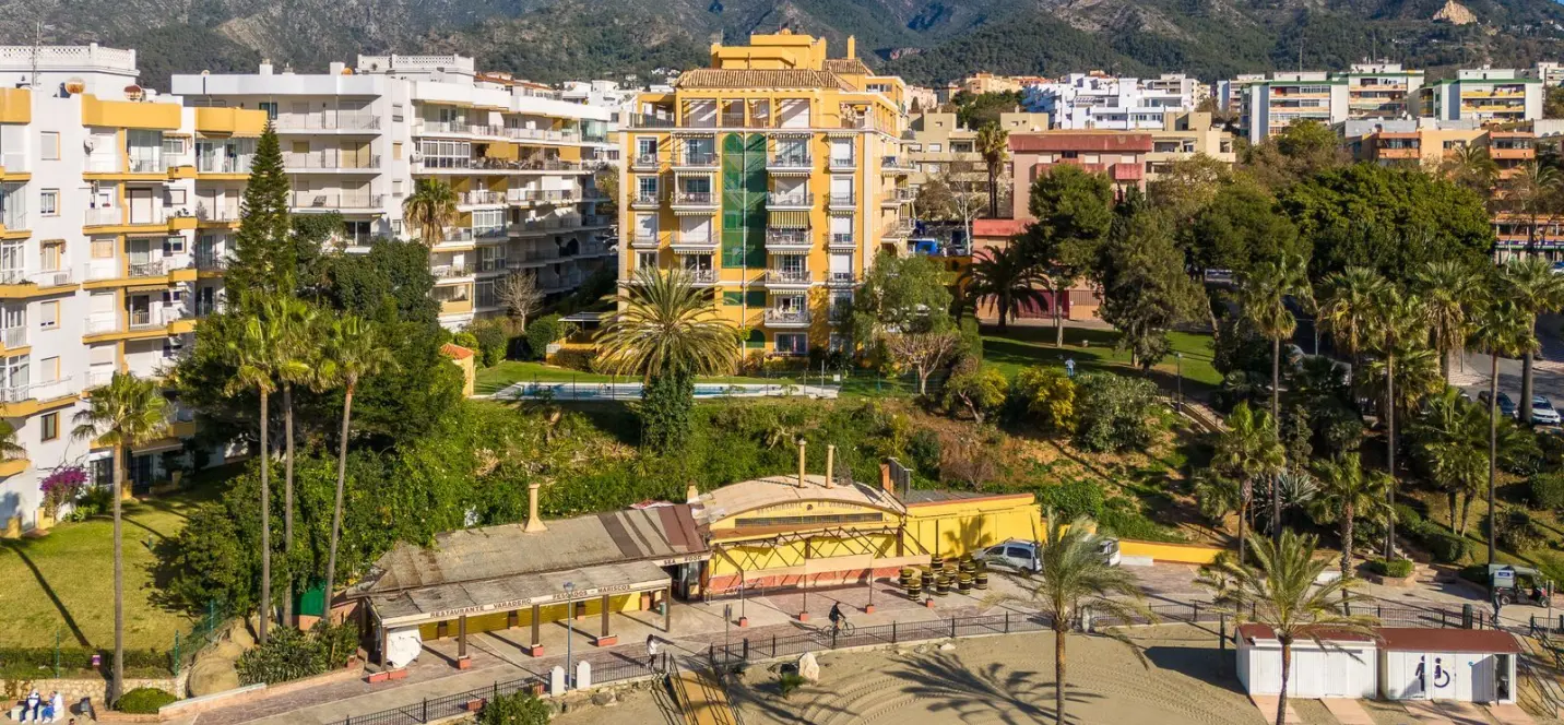 Venta de apartamento en planta media en Marbella 1